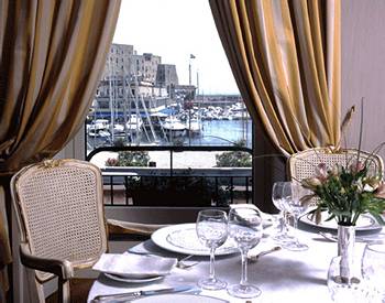 Fil Franck Tours - Hotels in Naples