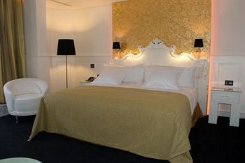 Fil Franck Tours - Hotels in Seville