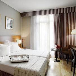 fil franck tours -											4 stars hotels in Madrid										- H10 Villa de la Reina Hotel