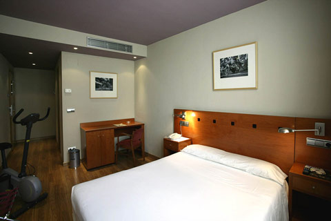 fil franck tours - 3 hotels in Madrid - High Tech Cliper Hotel